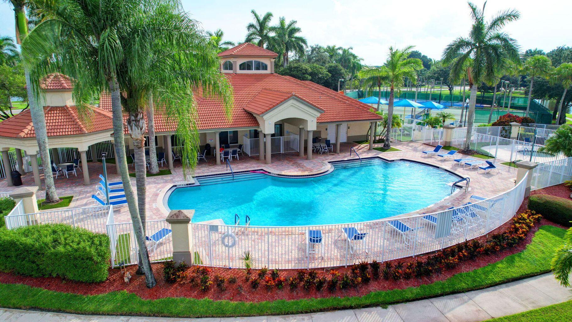 11259 Edgewater Circle