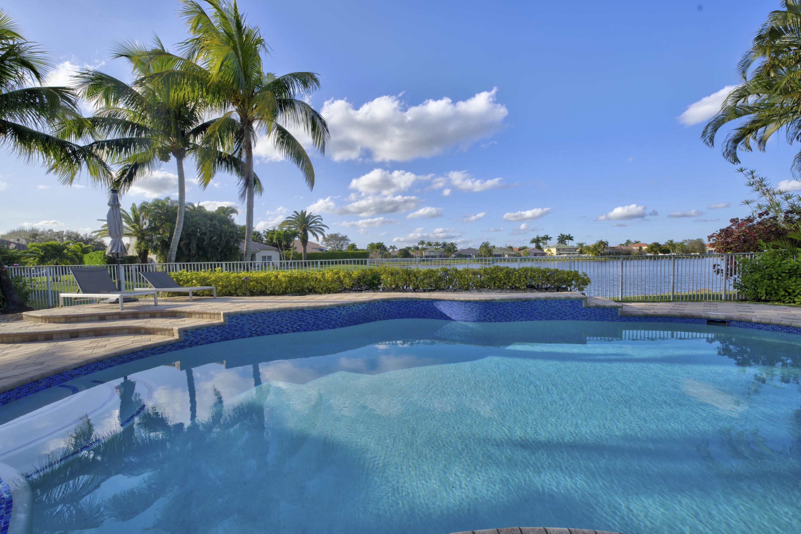 11259 Edgewater Circle