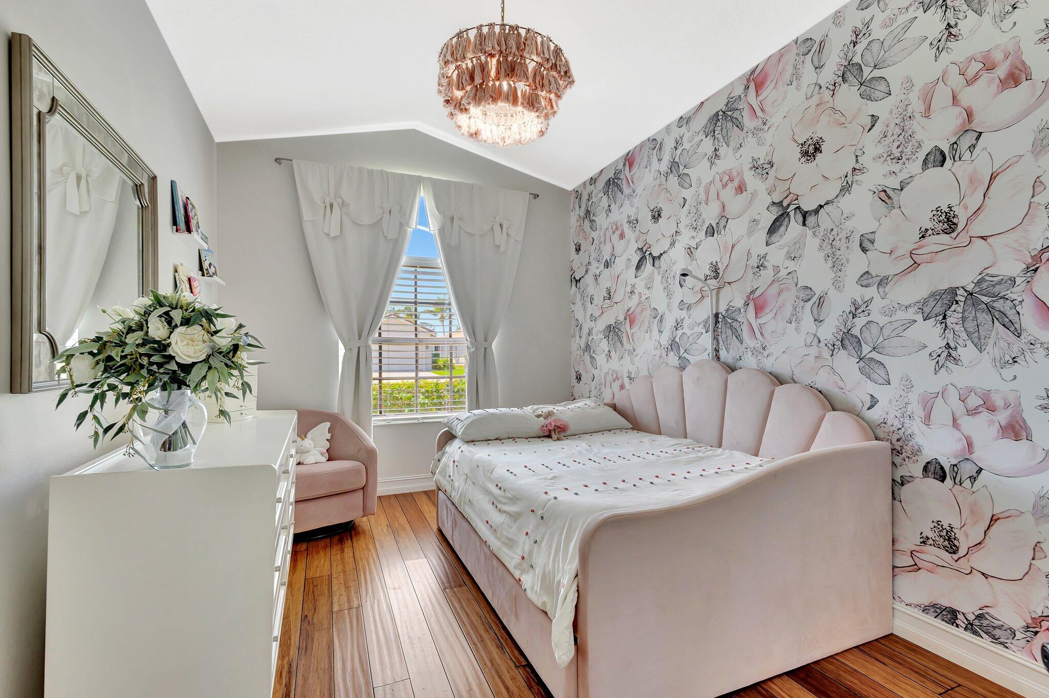 11248 Edgewater Circle