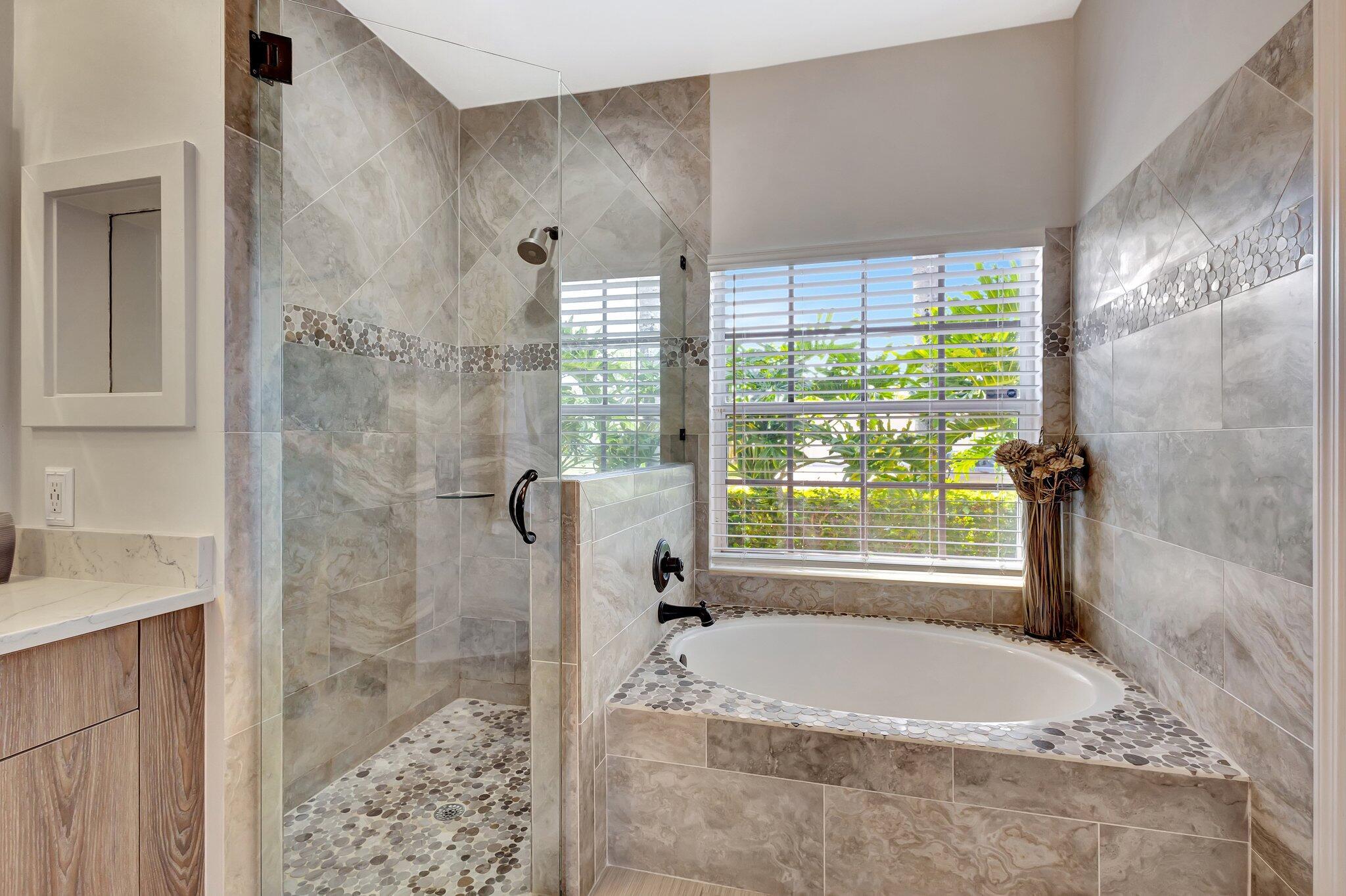 11248 Edgewater Circle