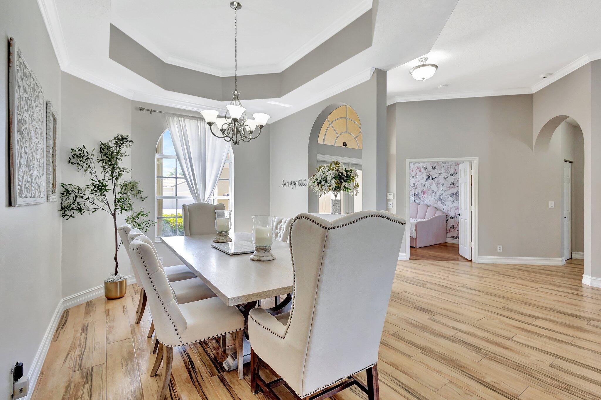 11248 Edgewater Circle