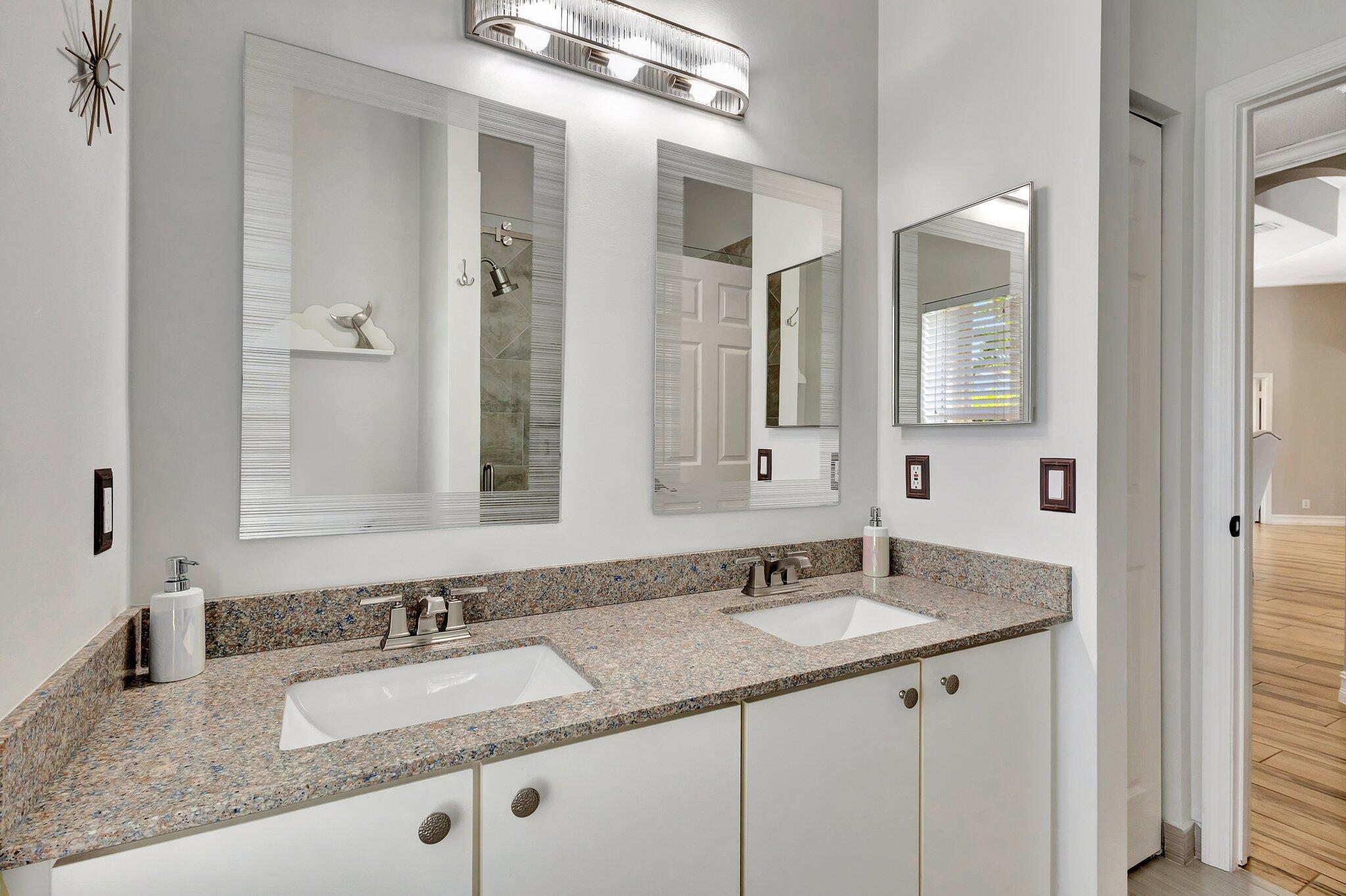 11248 Edgewater Circle