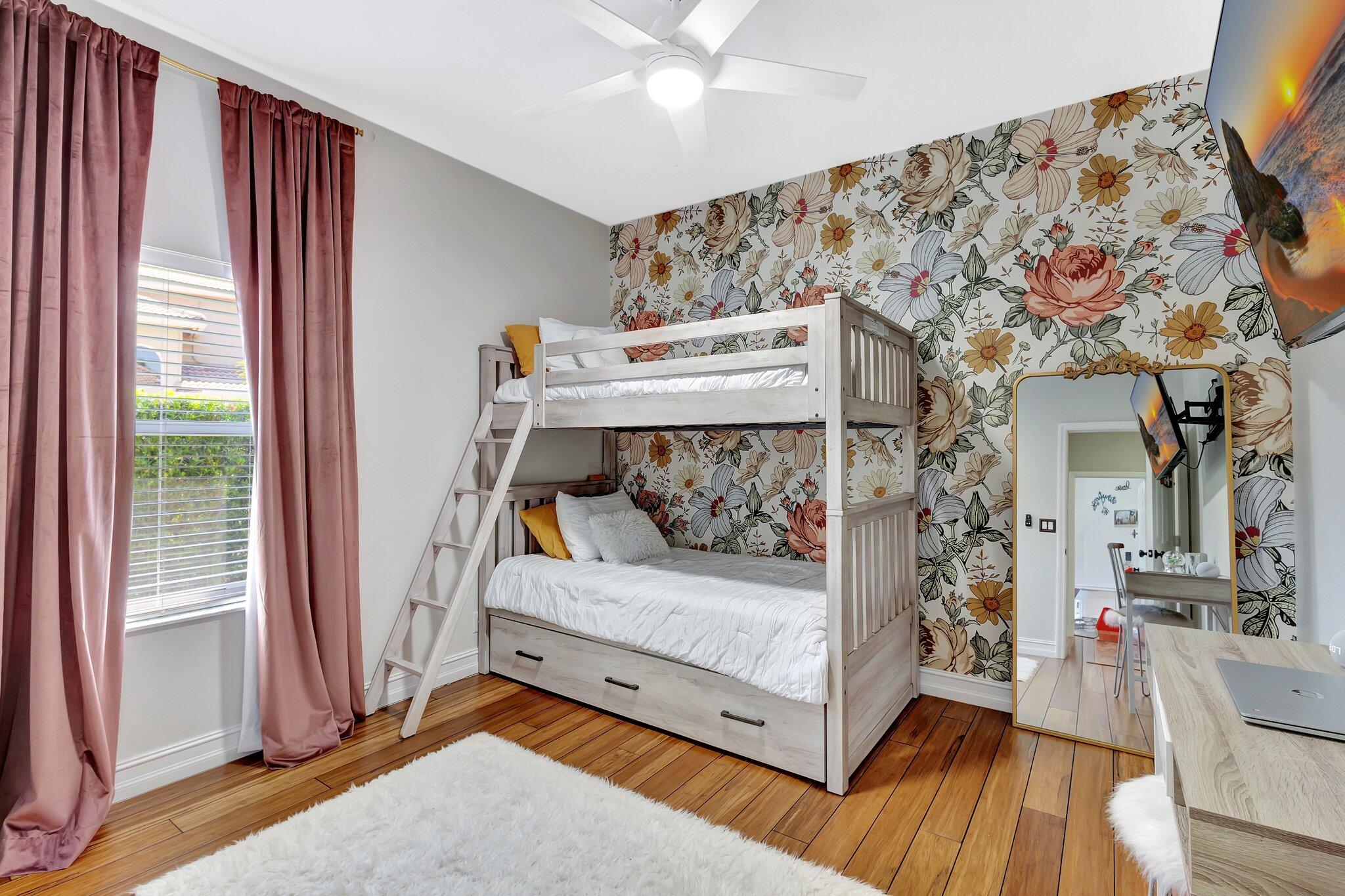 11248 Edgewater Circle