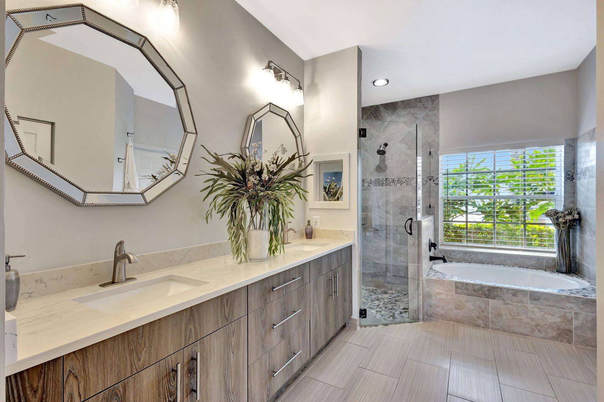 11248 Edgewater Circle