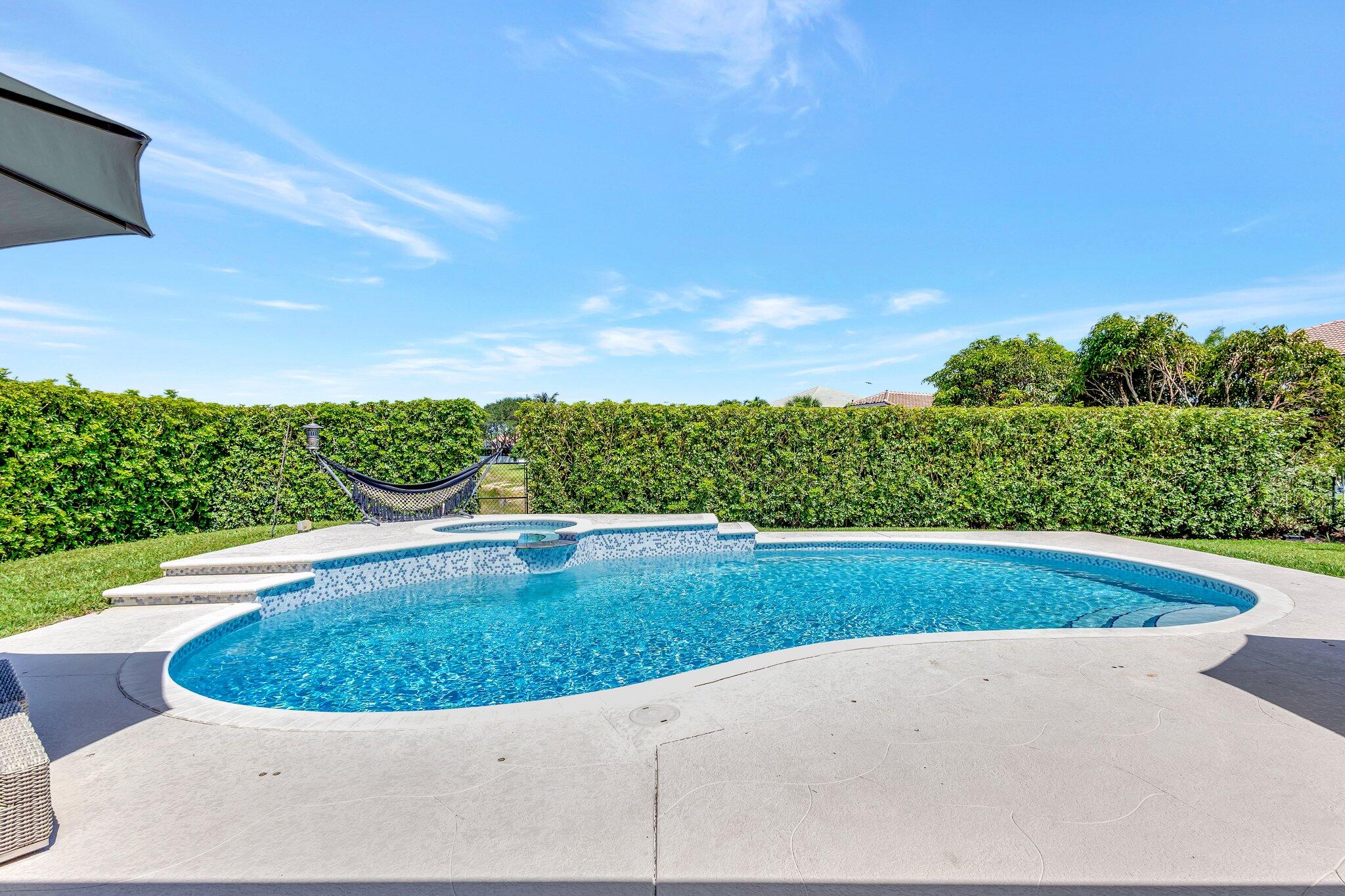 11248 Edgewater Circle