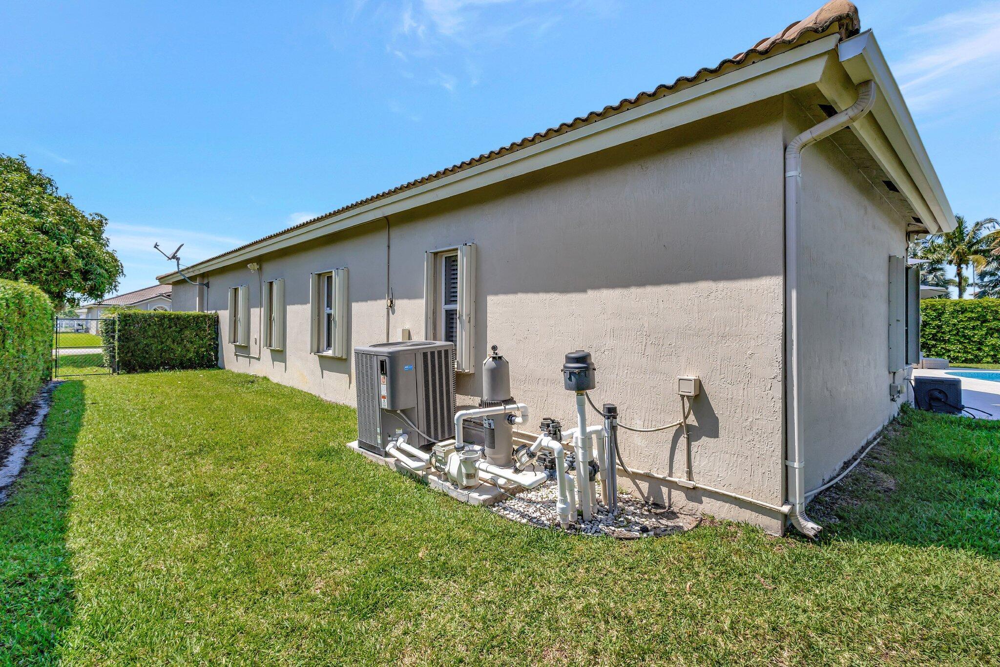 11248 Edgewater Circle