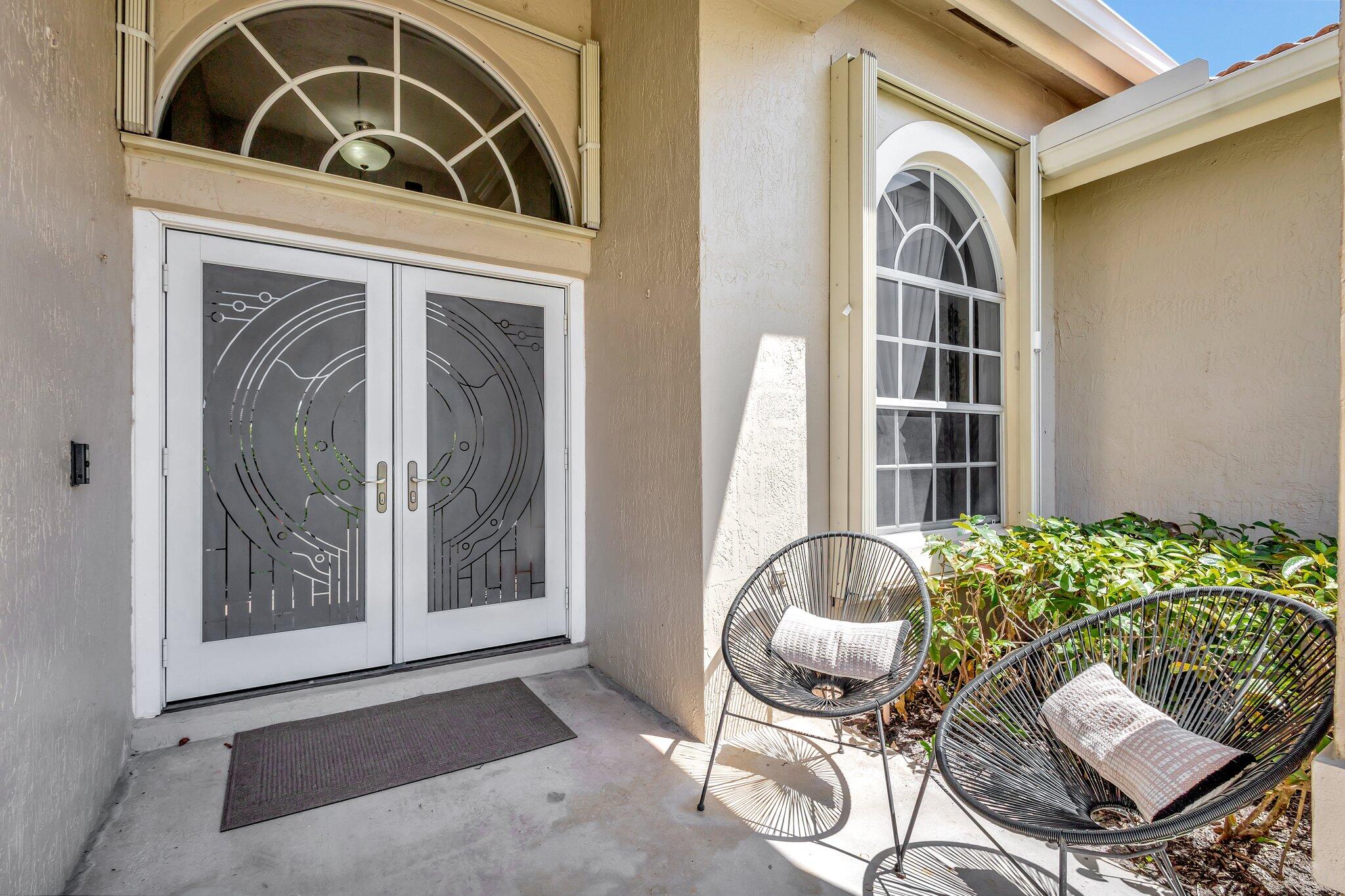 11248 Edgewater Circle