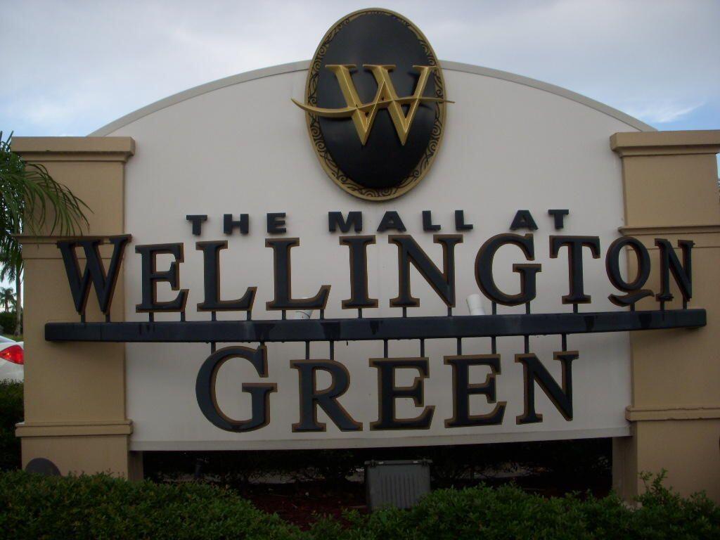 11248 Edgewater Circle