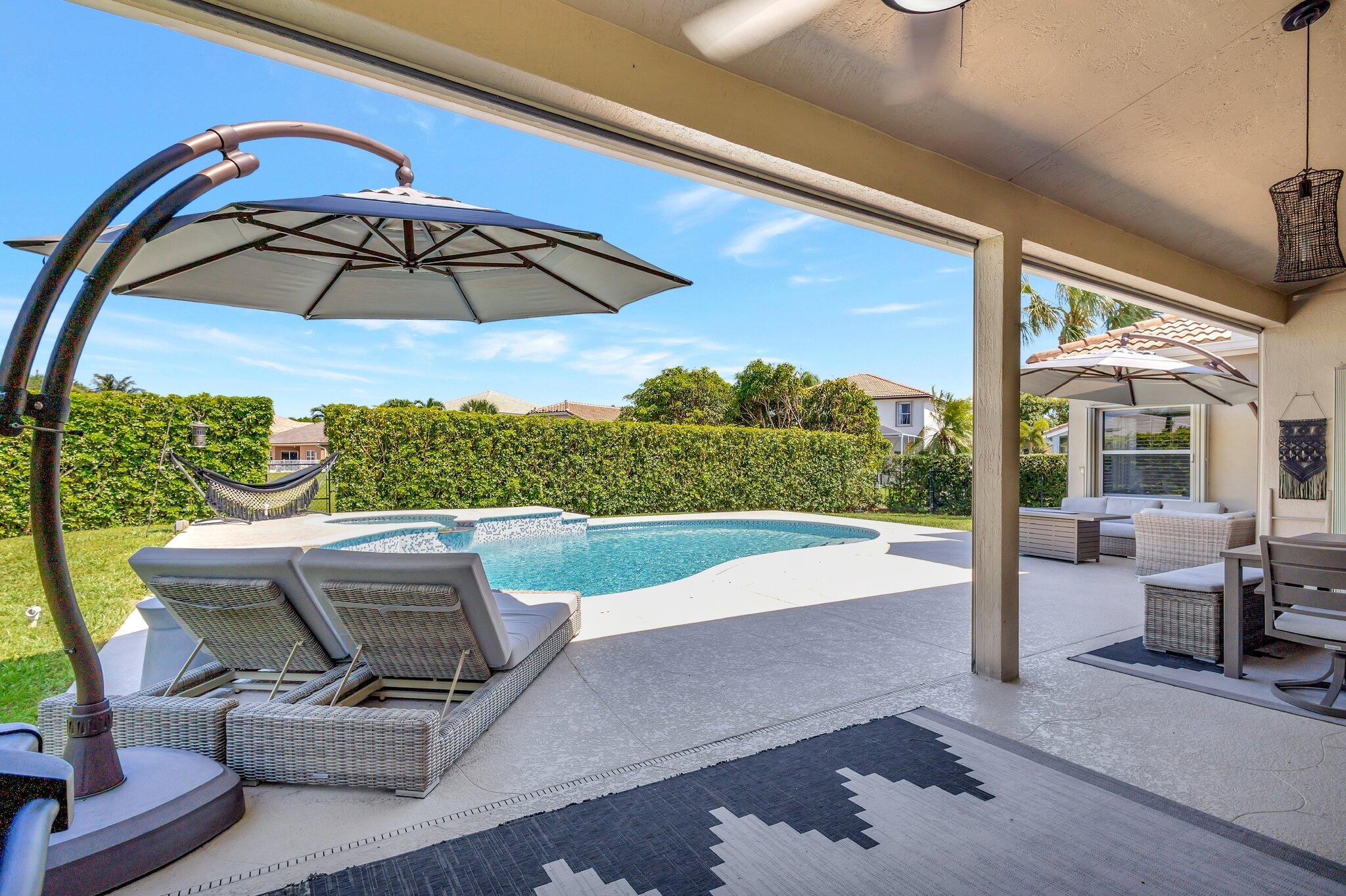 11248 Edgewater Circle