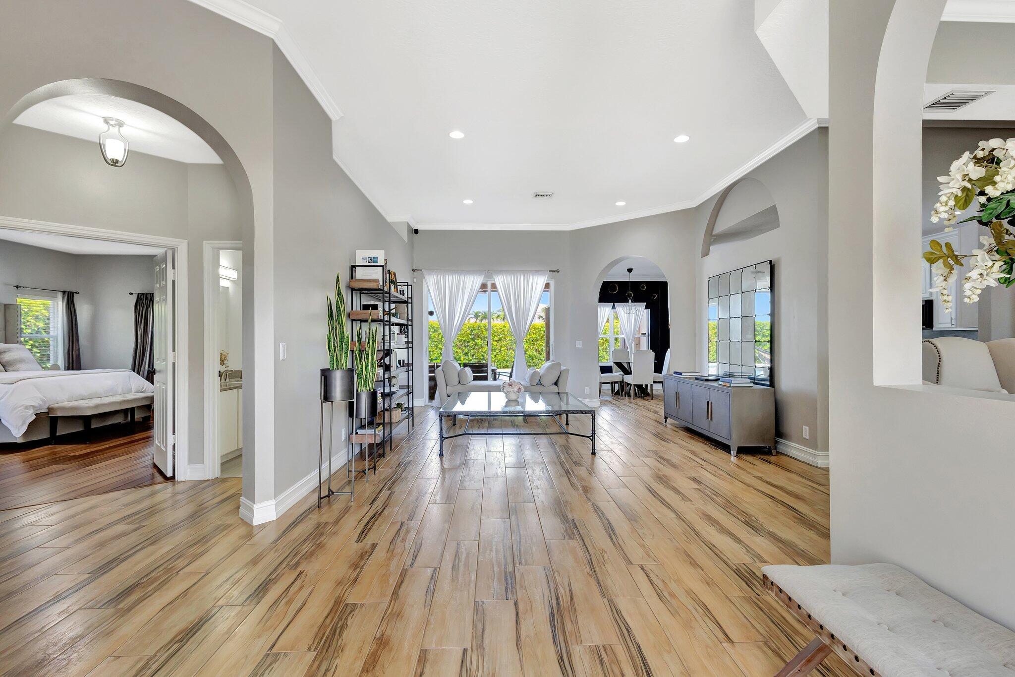 11248 Edgewater Circle