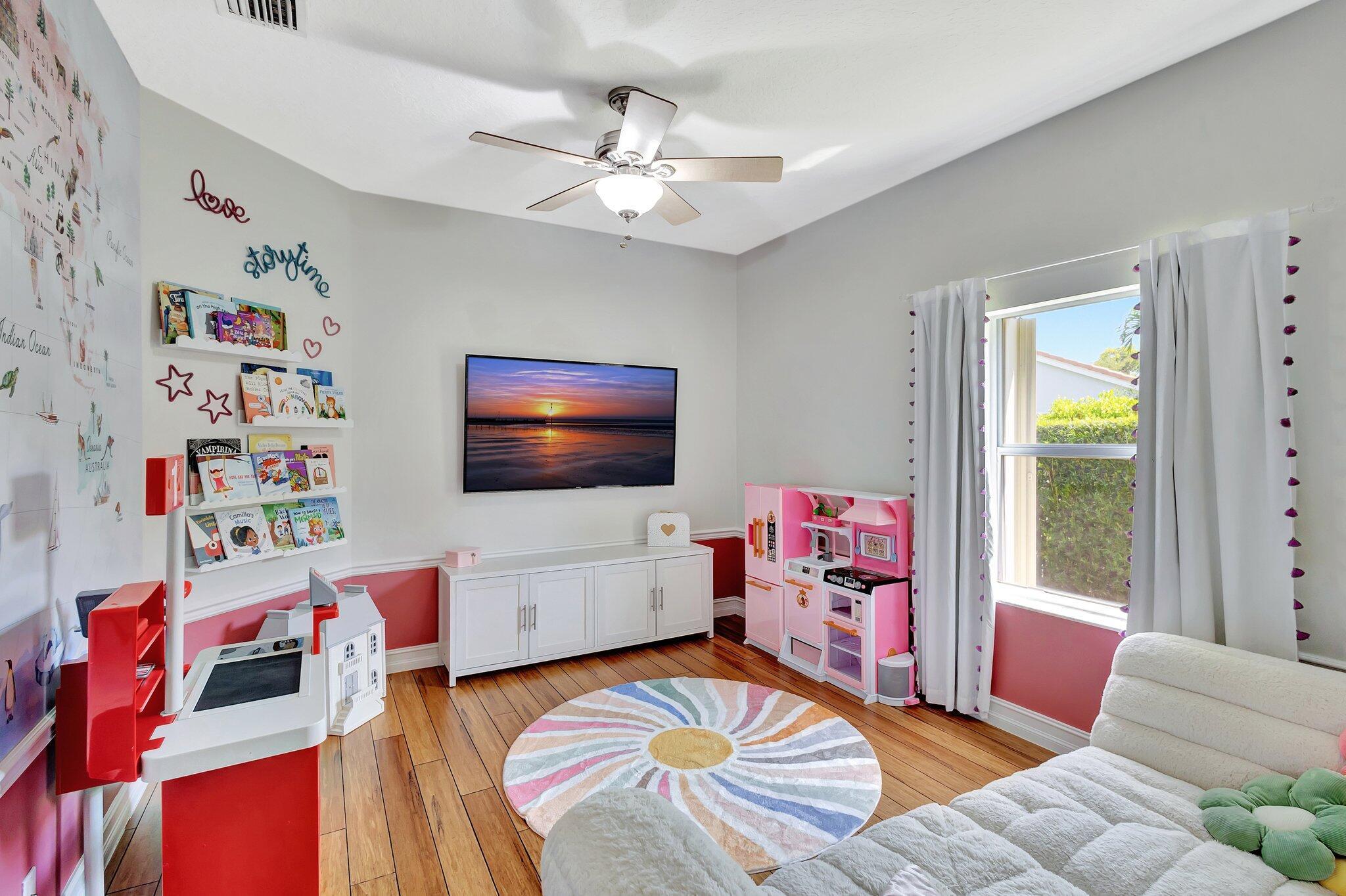 11248 Edgewater Circle