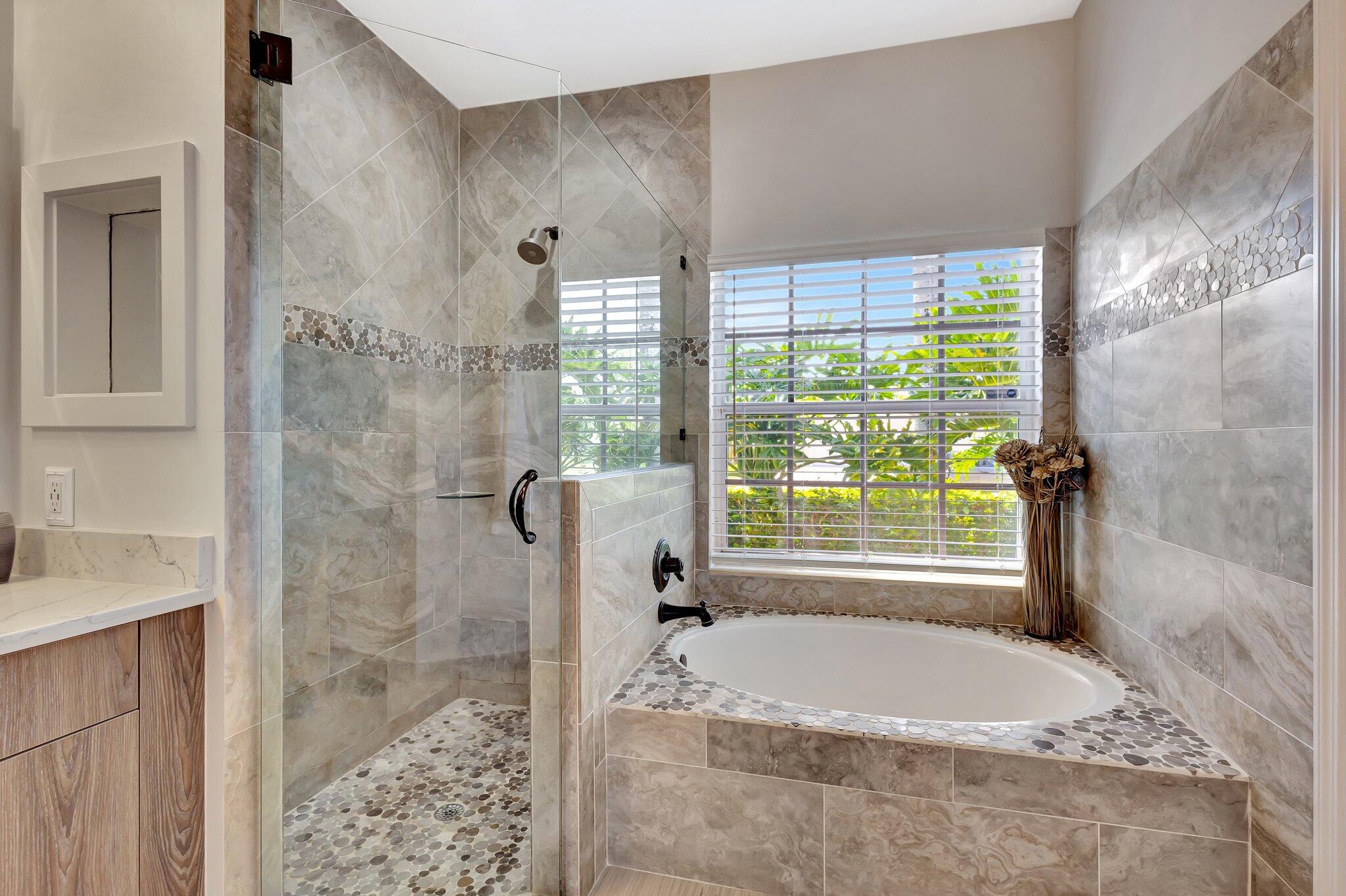 11248 Edgewater Circle