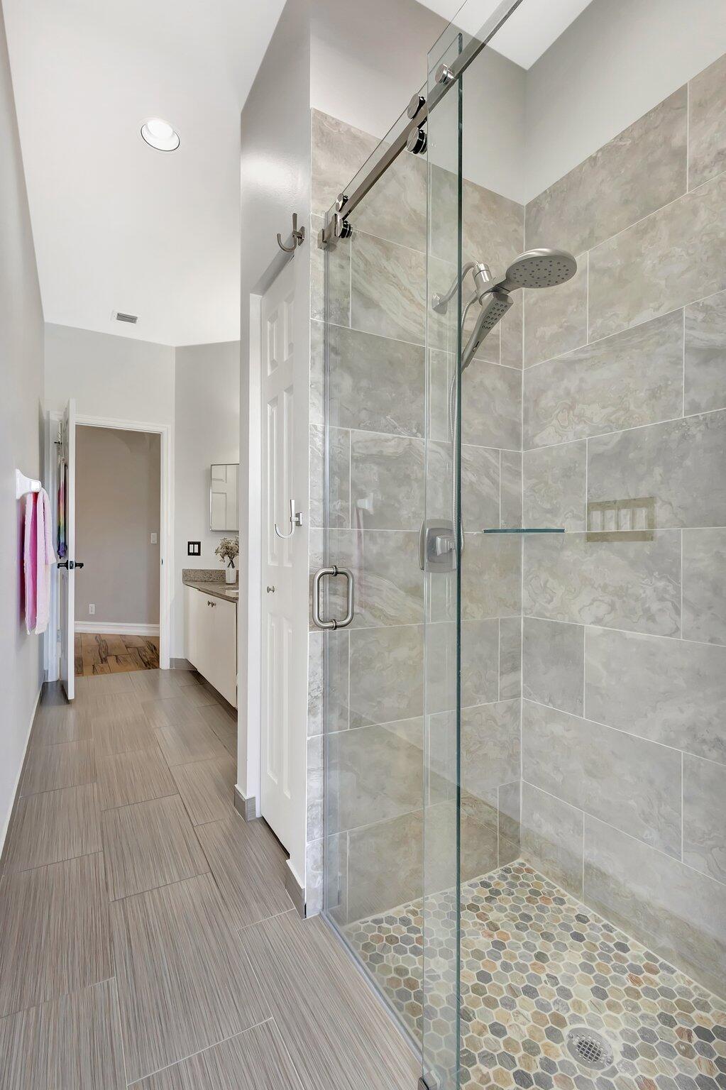 11248 Edgewater Circle