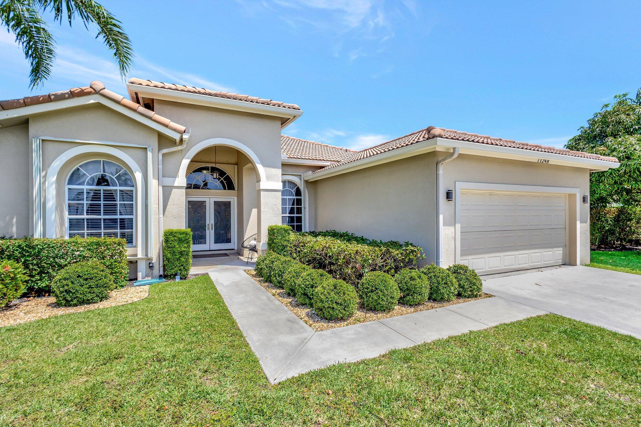 11248 Edgewater Circle