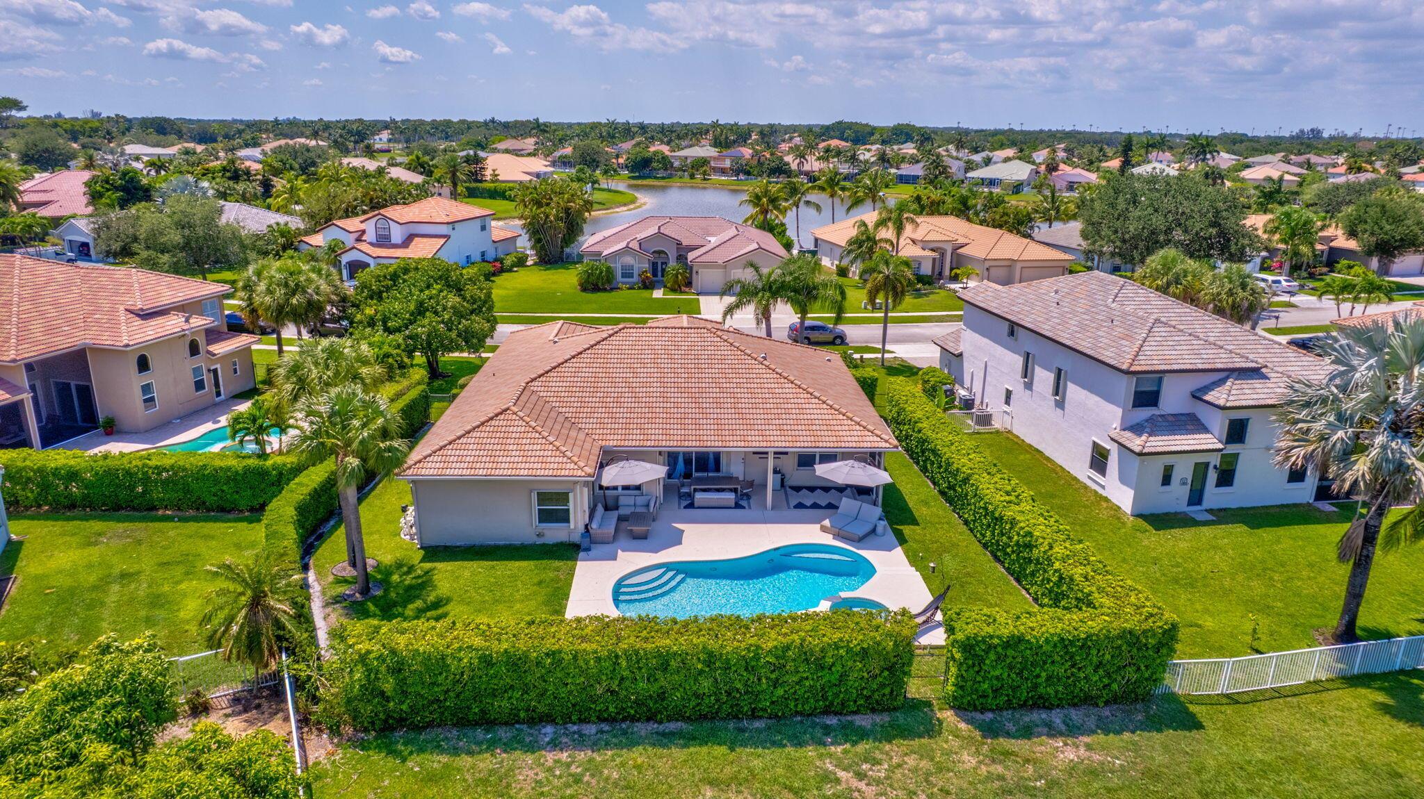 11248 Edgewater Circle