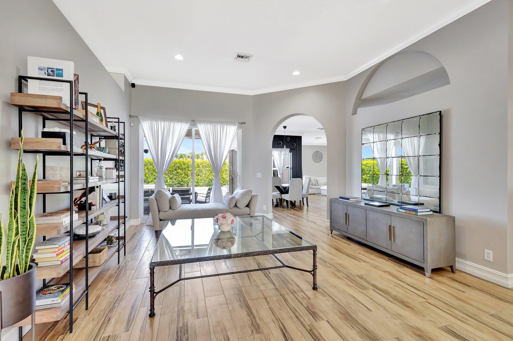 11248 Edgewater Circle