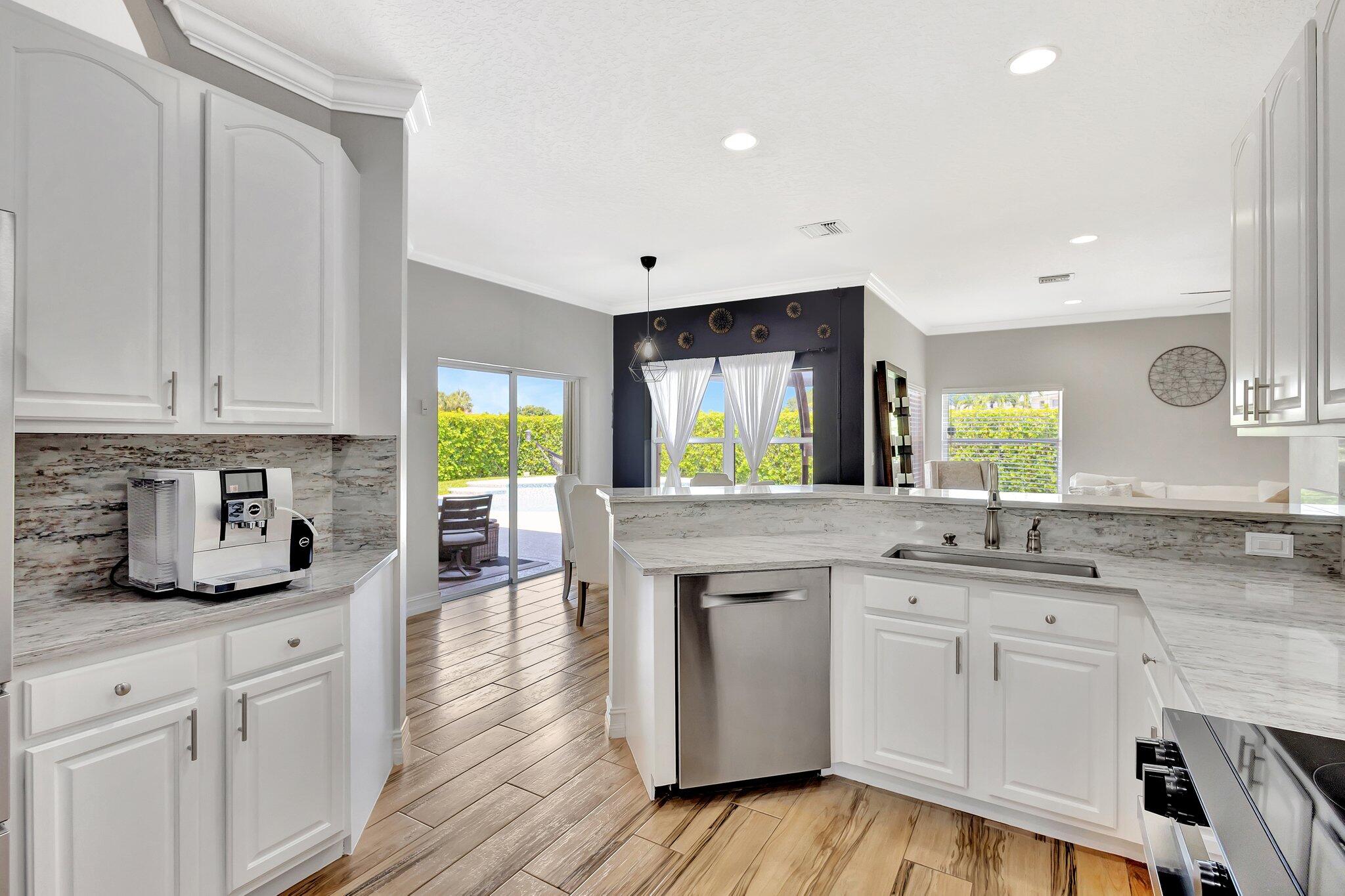 11248 Edgewater Circle