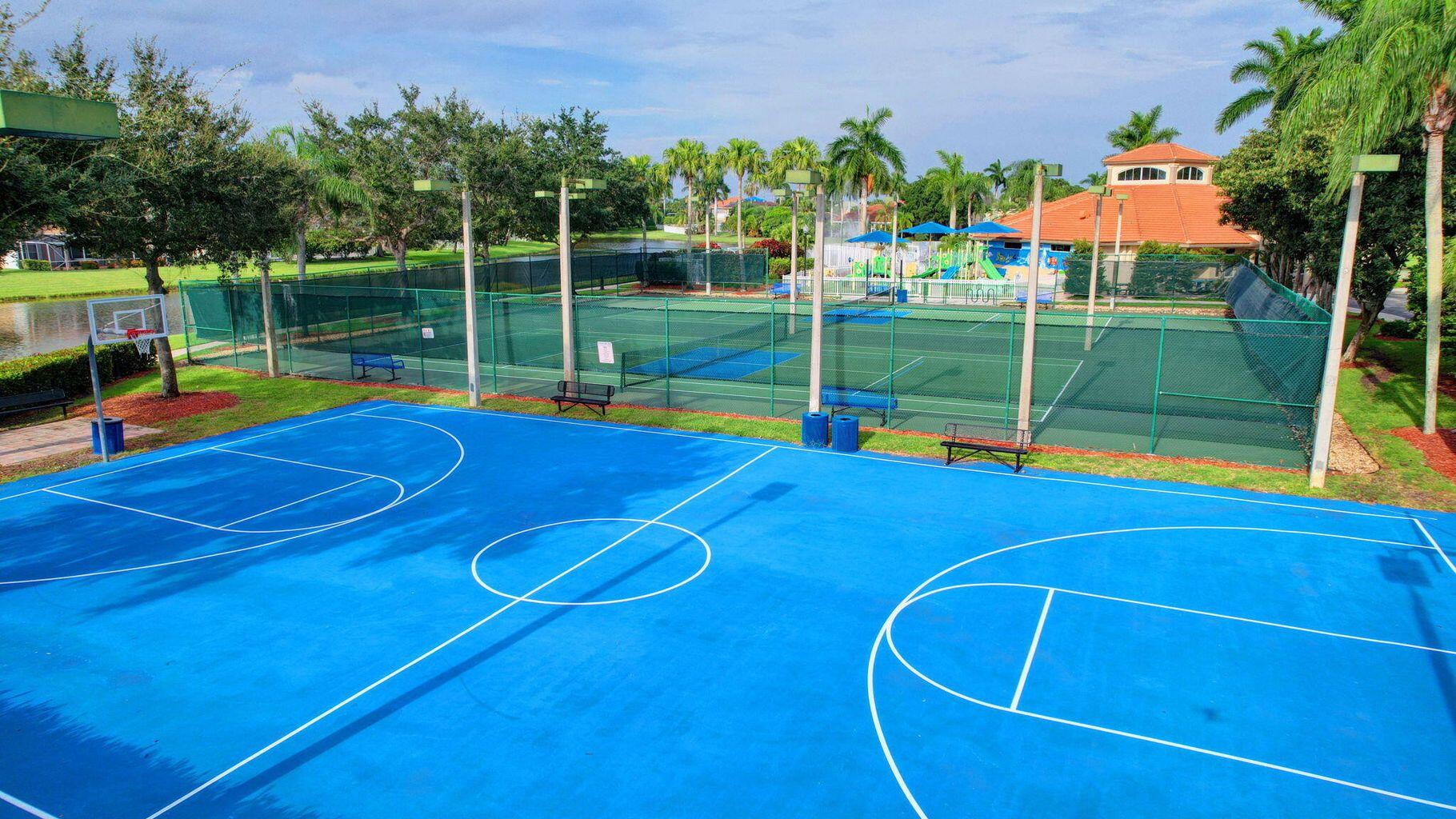 11248 Edgewater Circle