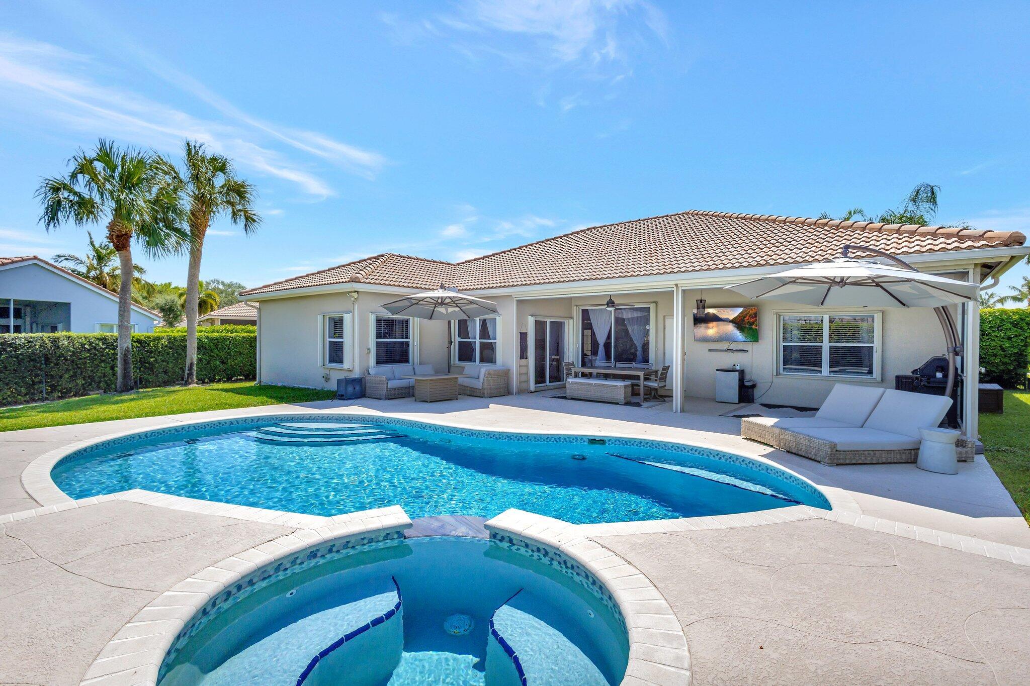 11248 Edgewater Circle