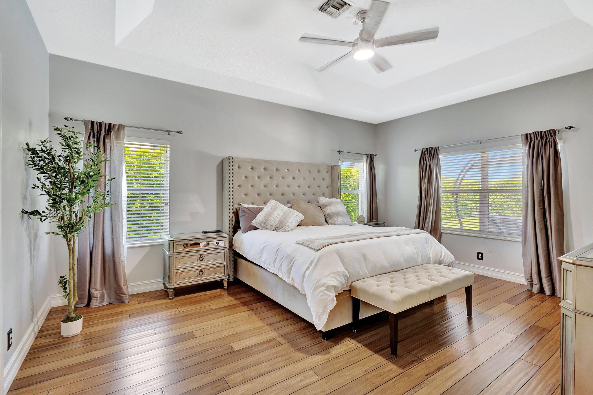 11248 Edgewater Circle