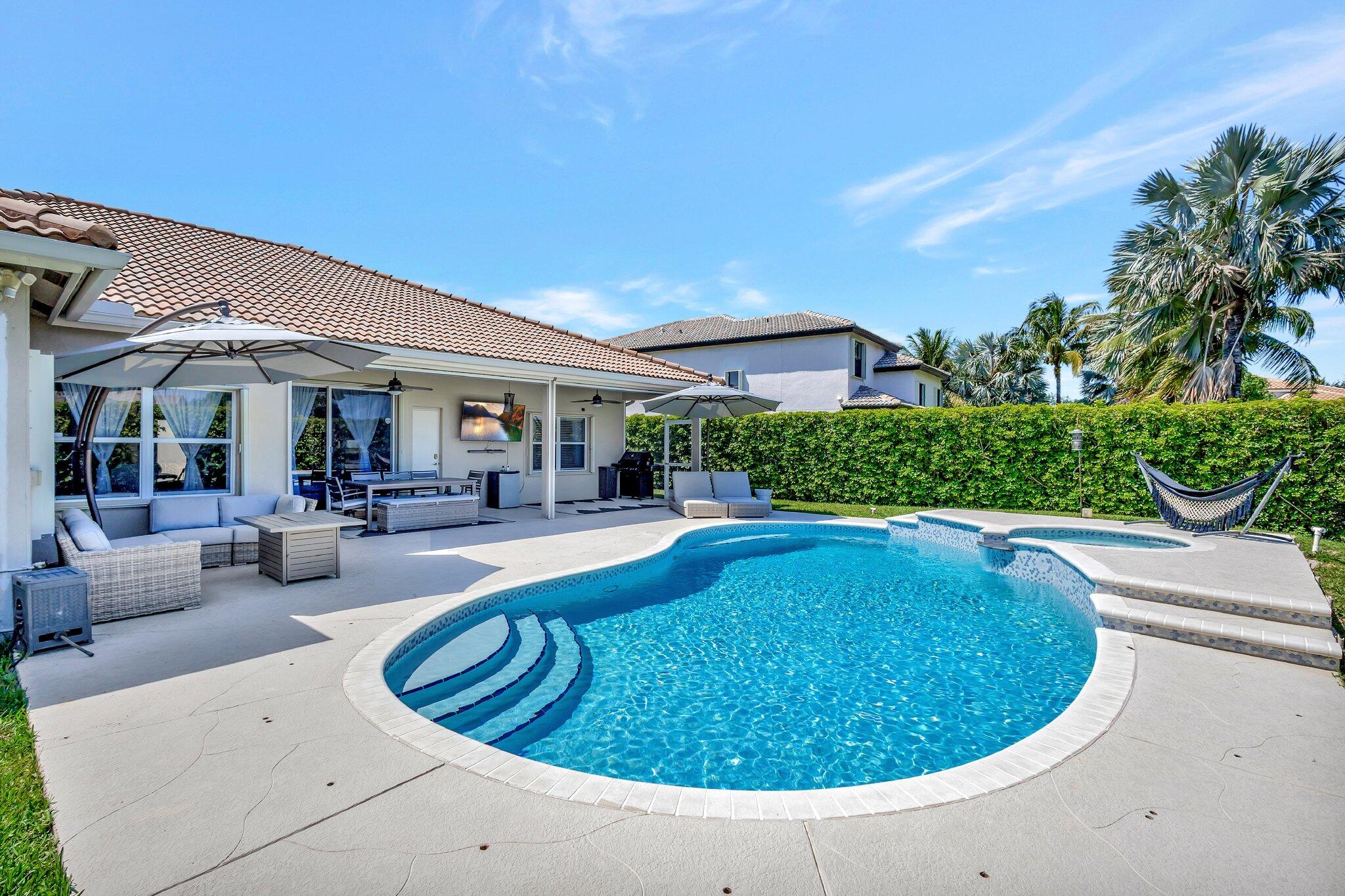 11248 Edgewater Circle