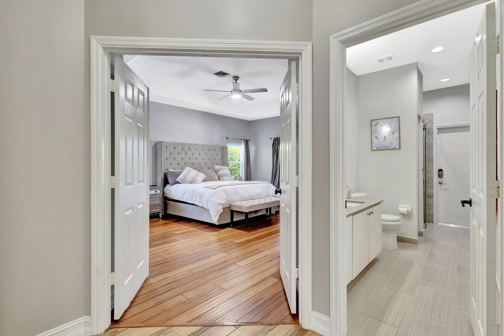 11248 Edgewater Circle