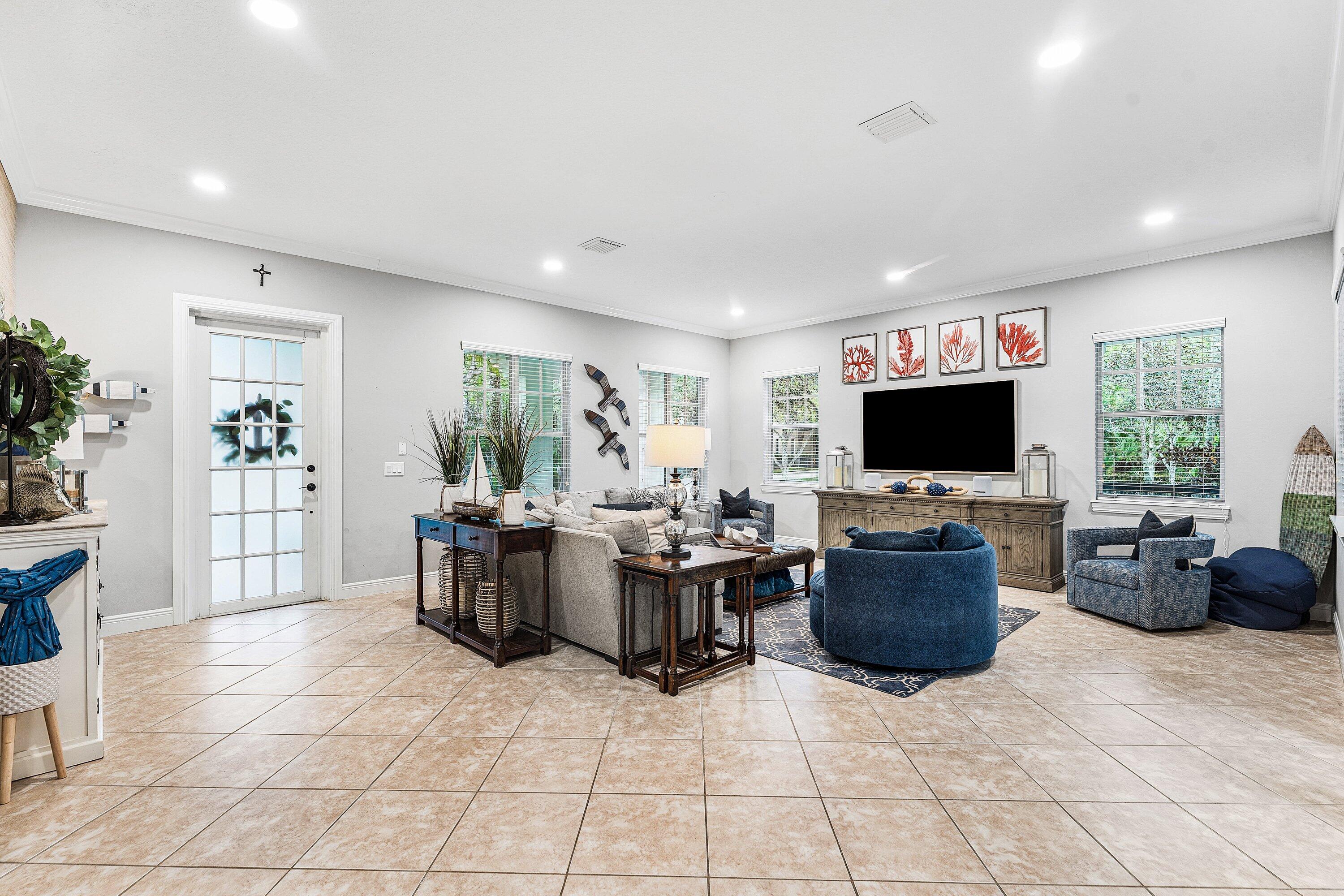 206 Botanica Drive