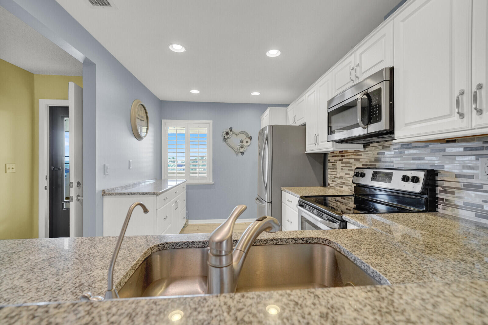 6901 SE Constitution Boulevard 204