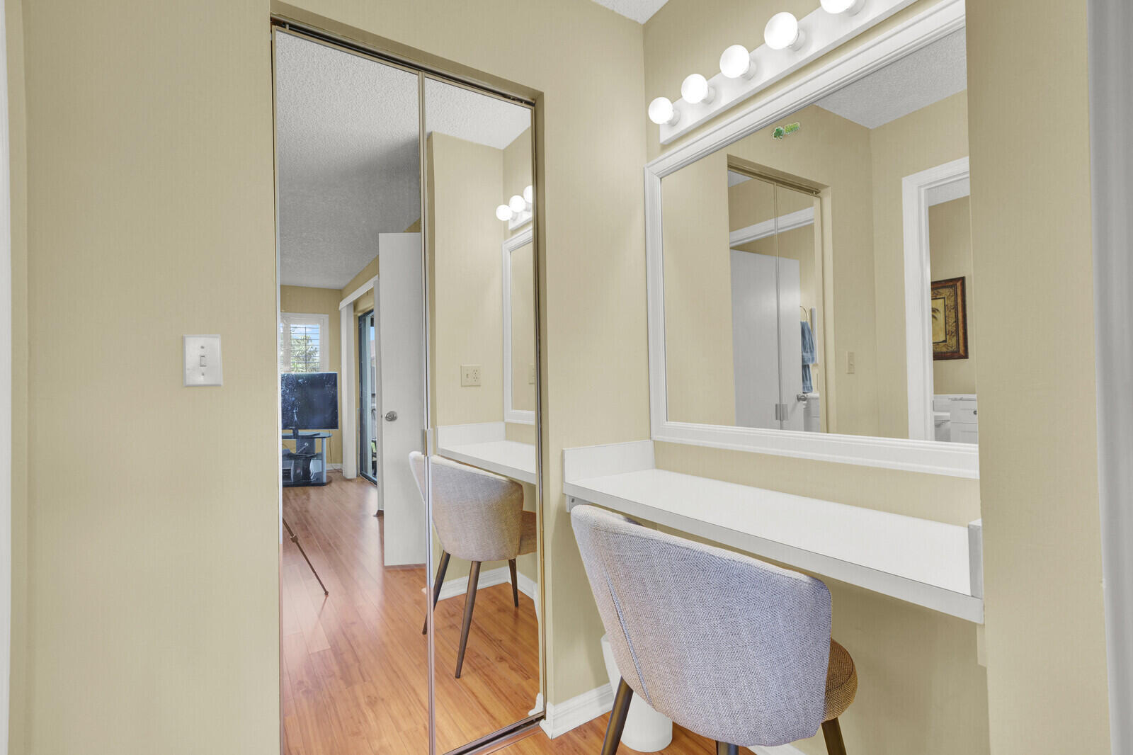 6901 SE Constitution Boulevard 204