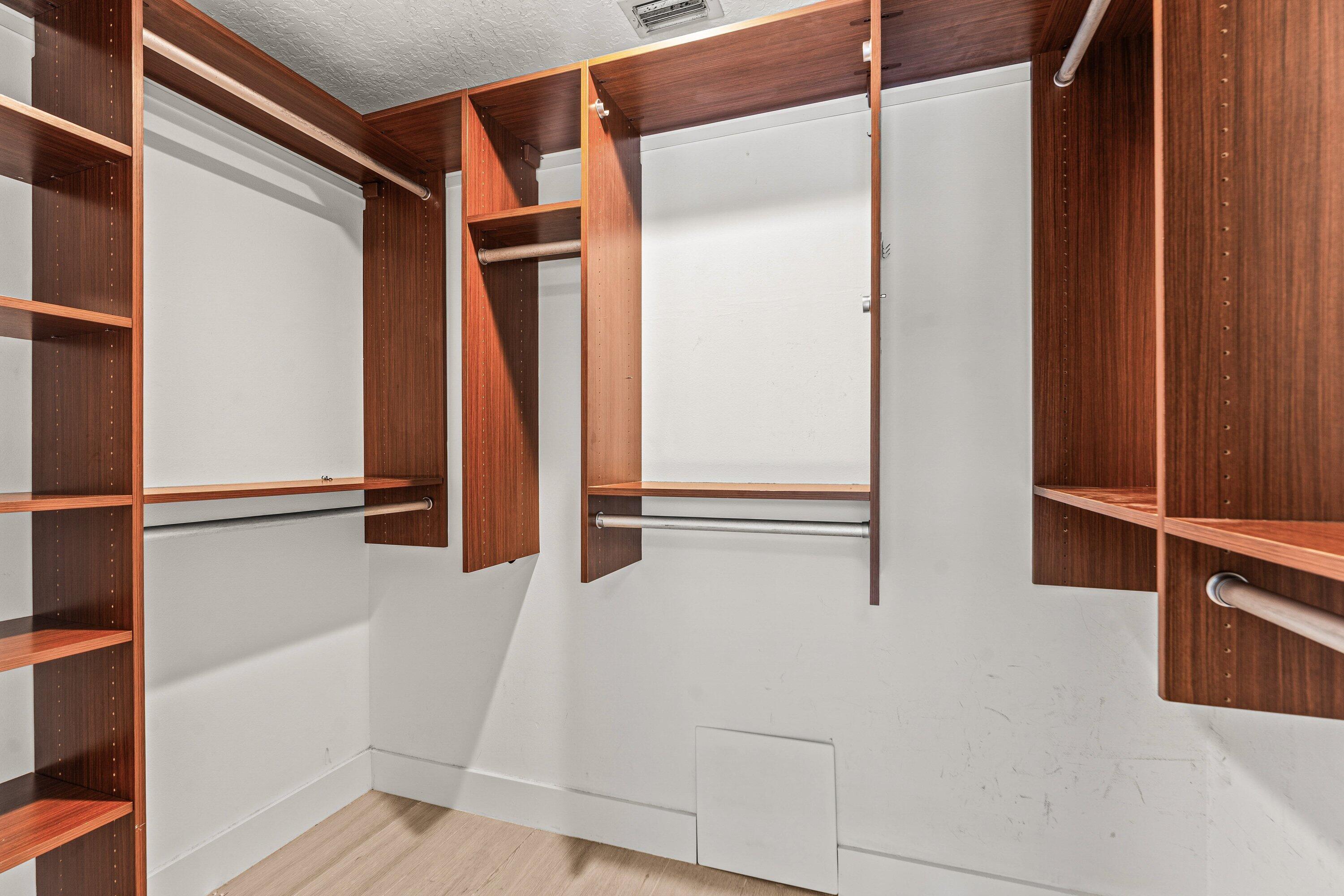 226 Moccasin Trail W