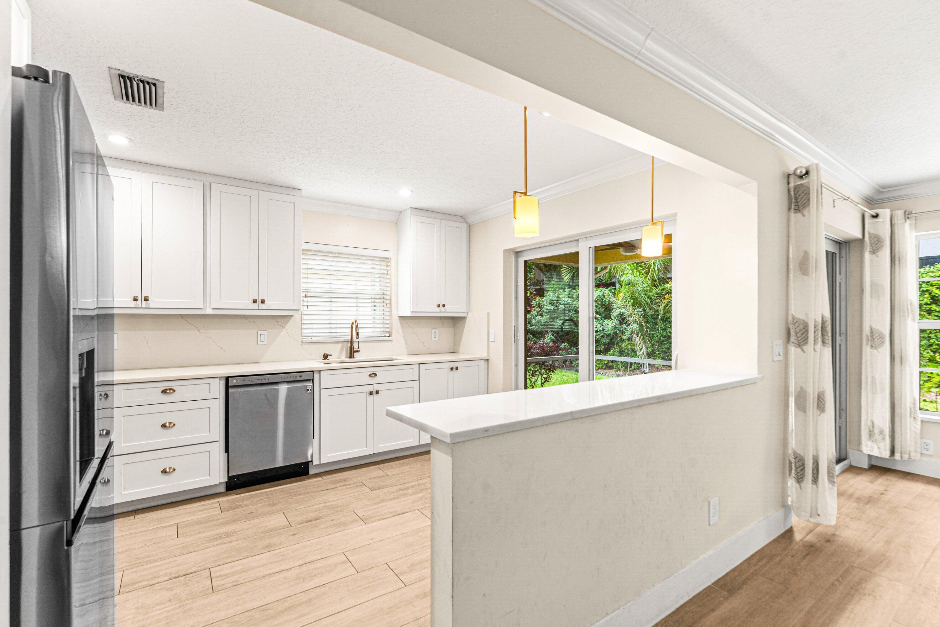 226 Moccasin Trail W