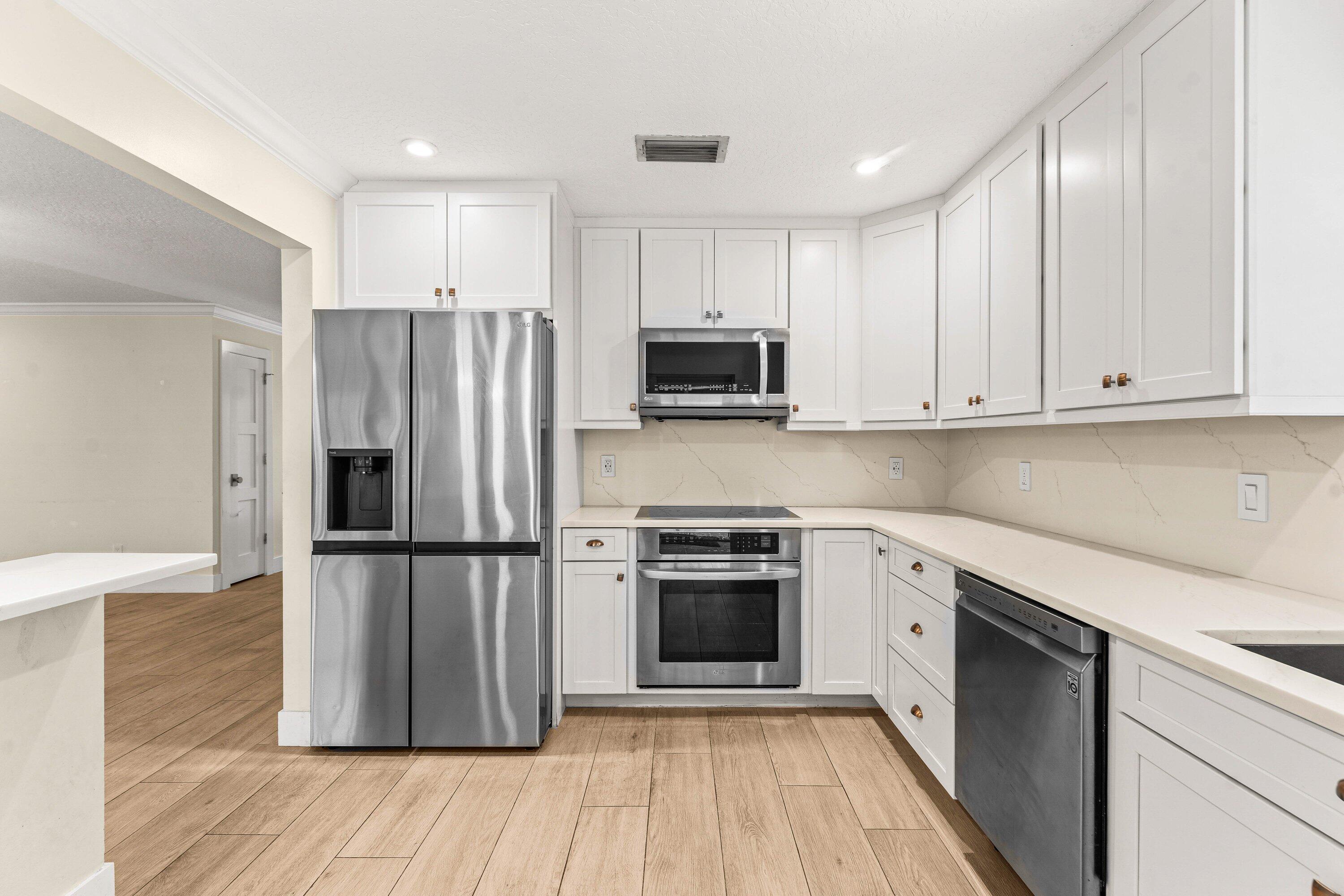 226 Moccasin Trail W