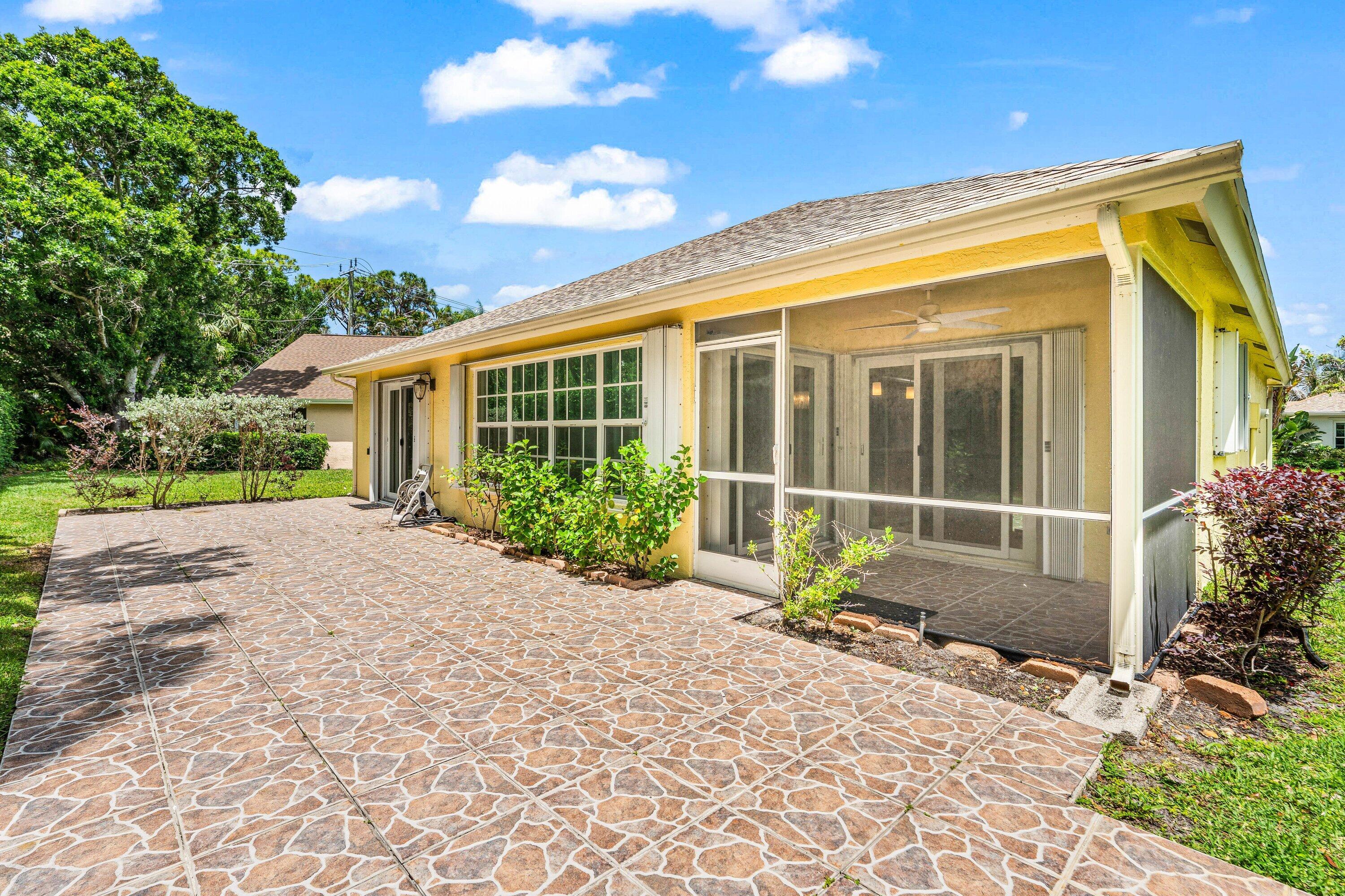 226 Moccasin Trail W