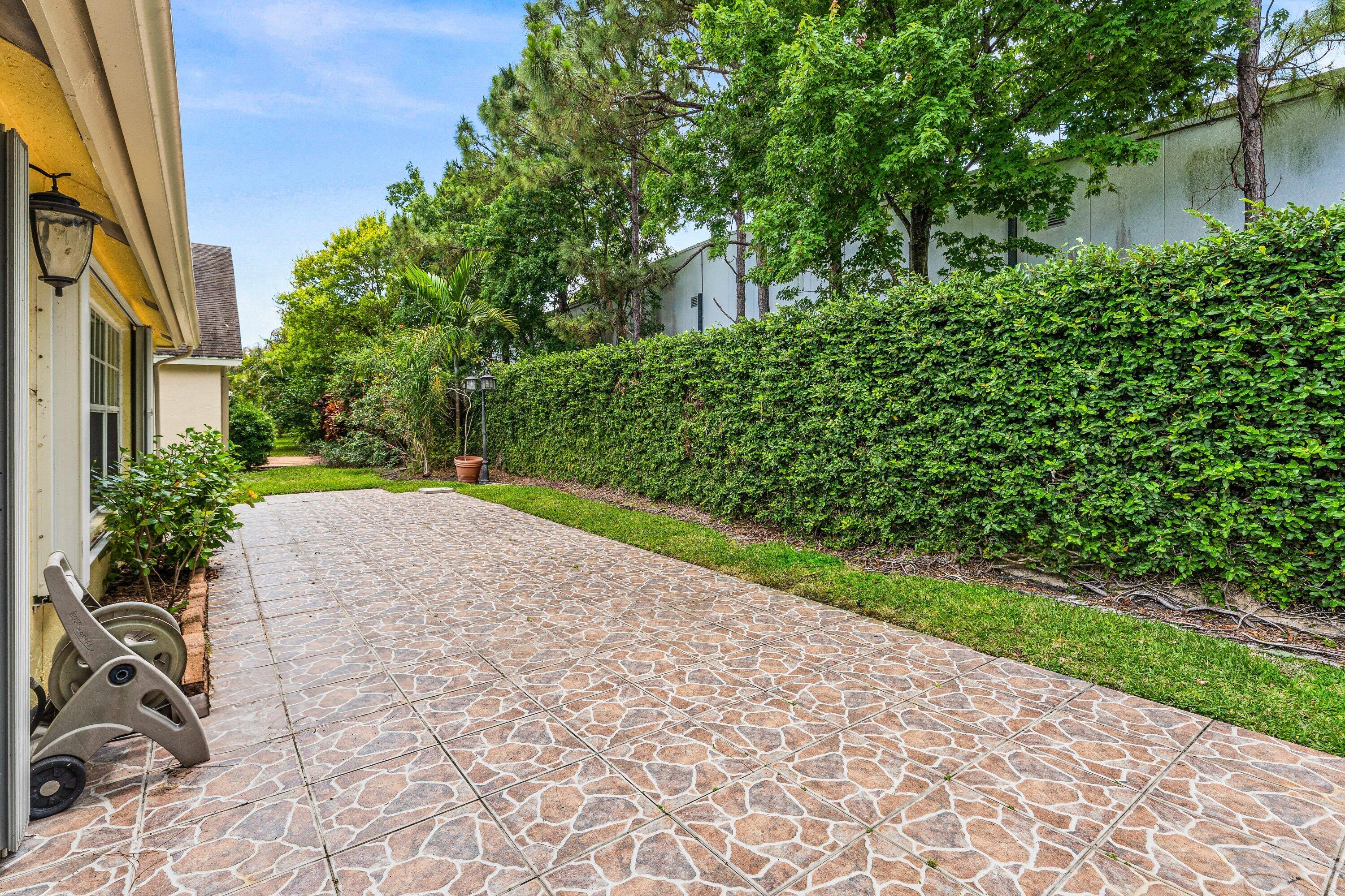 226 Moccasin Trail W