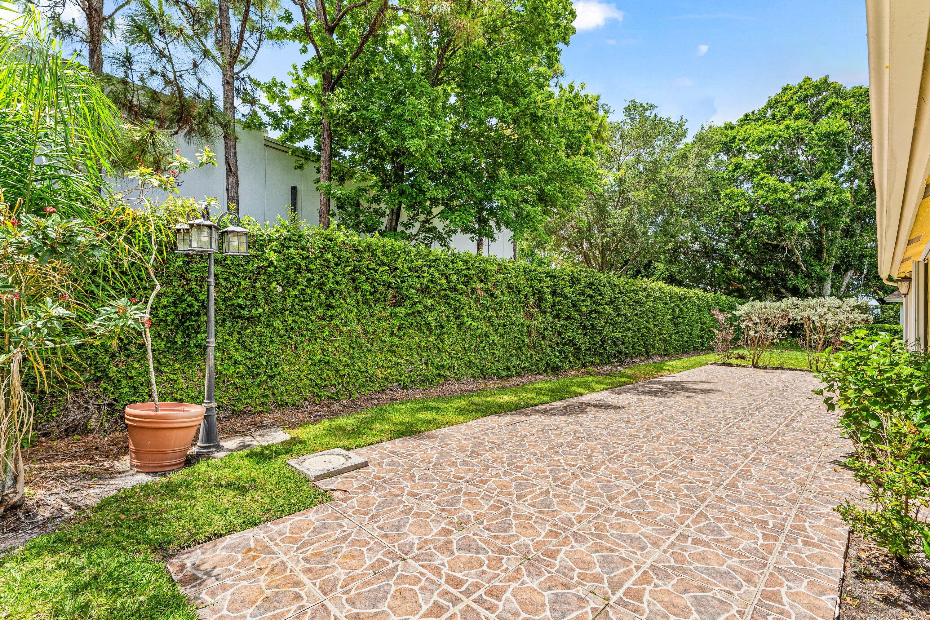 226 Moccasin Trail W