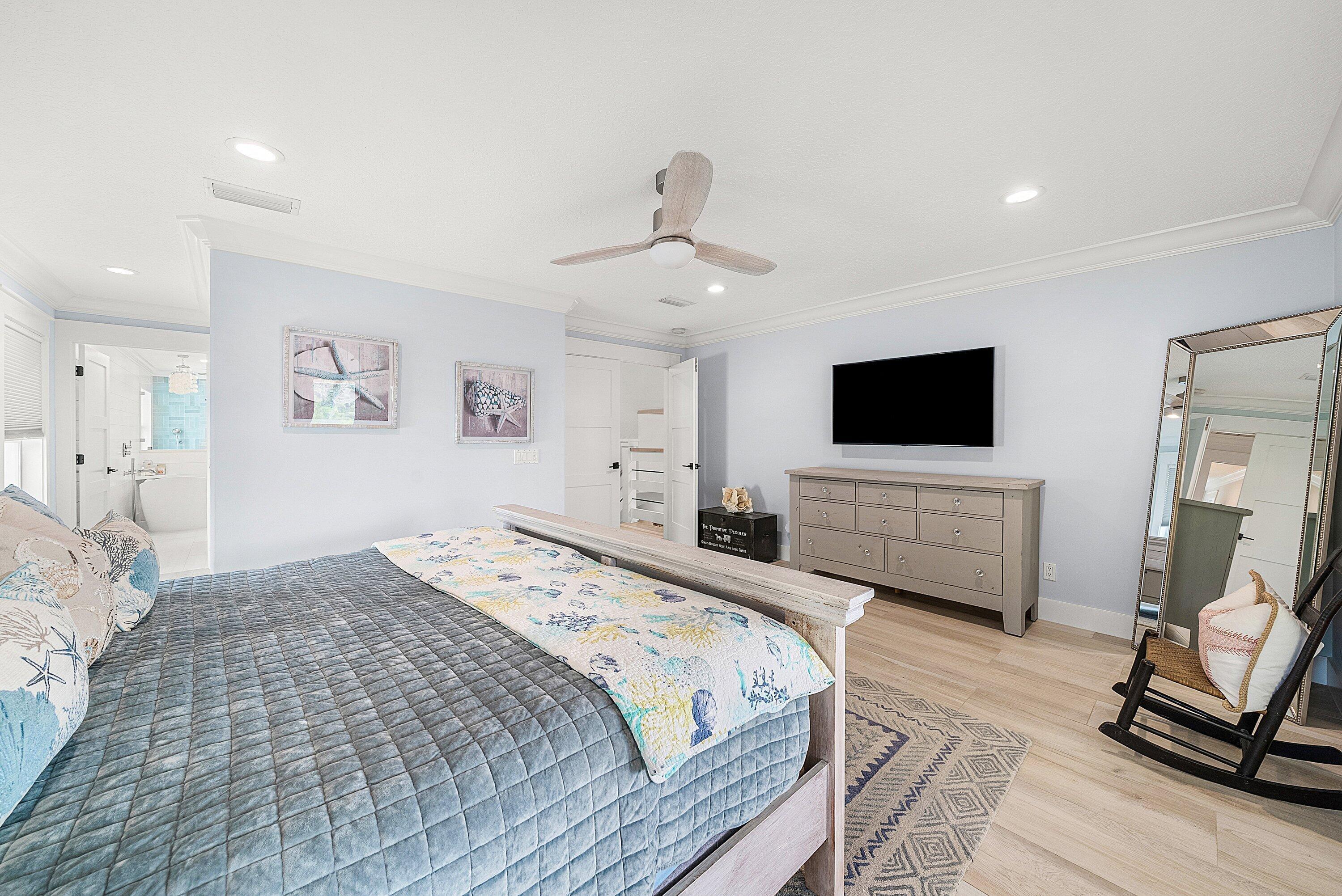 906 Dolphin Drive