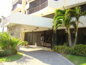 4200 N Ocean Drive 2-205