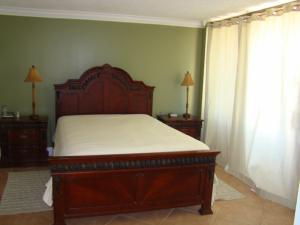 4200 N Ocean Drive 2-205