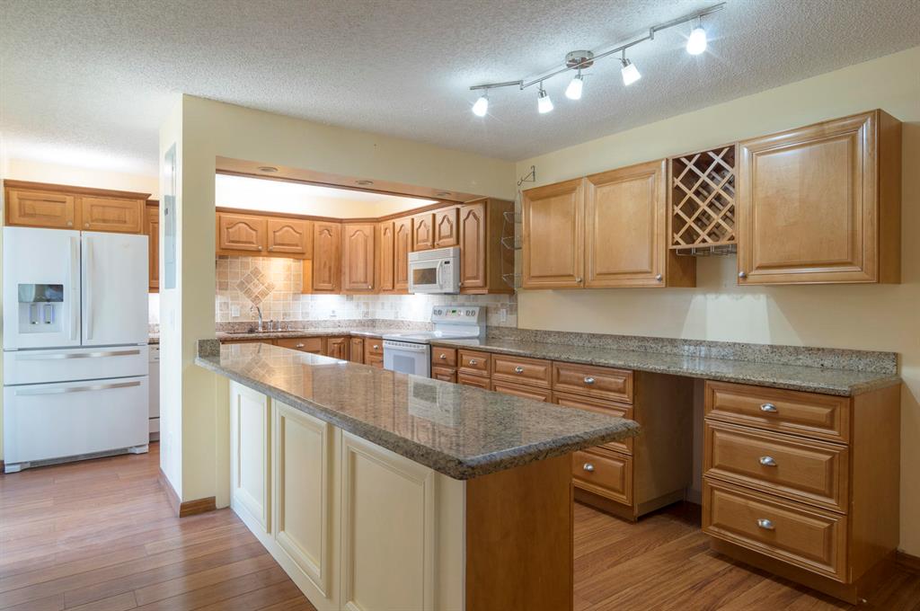 825 Center Street Unit: 10b