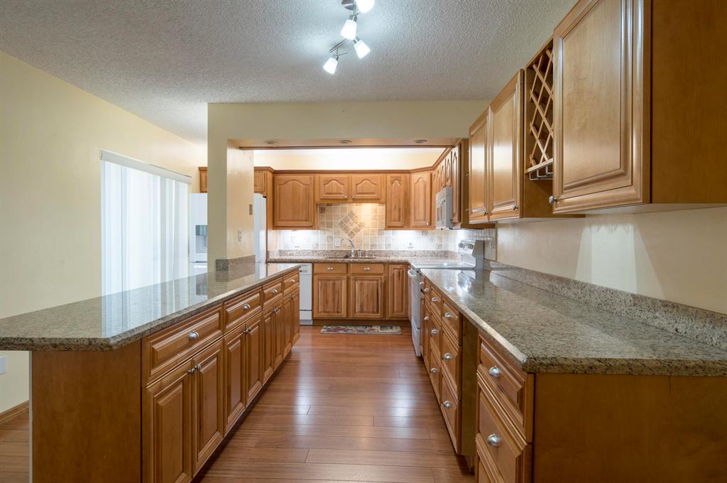 825 Center Street Unit: 10b