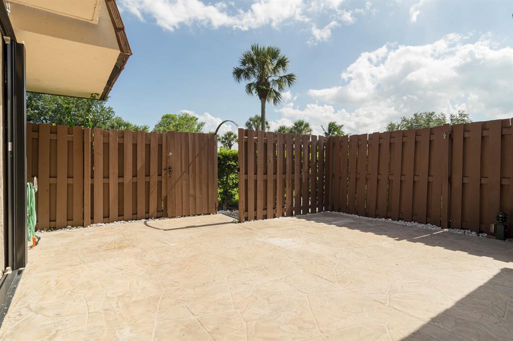 825 Center Street Unit: 10b