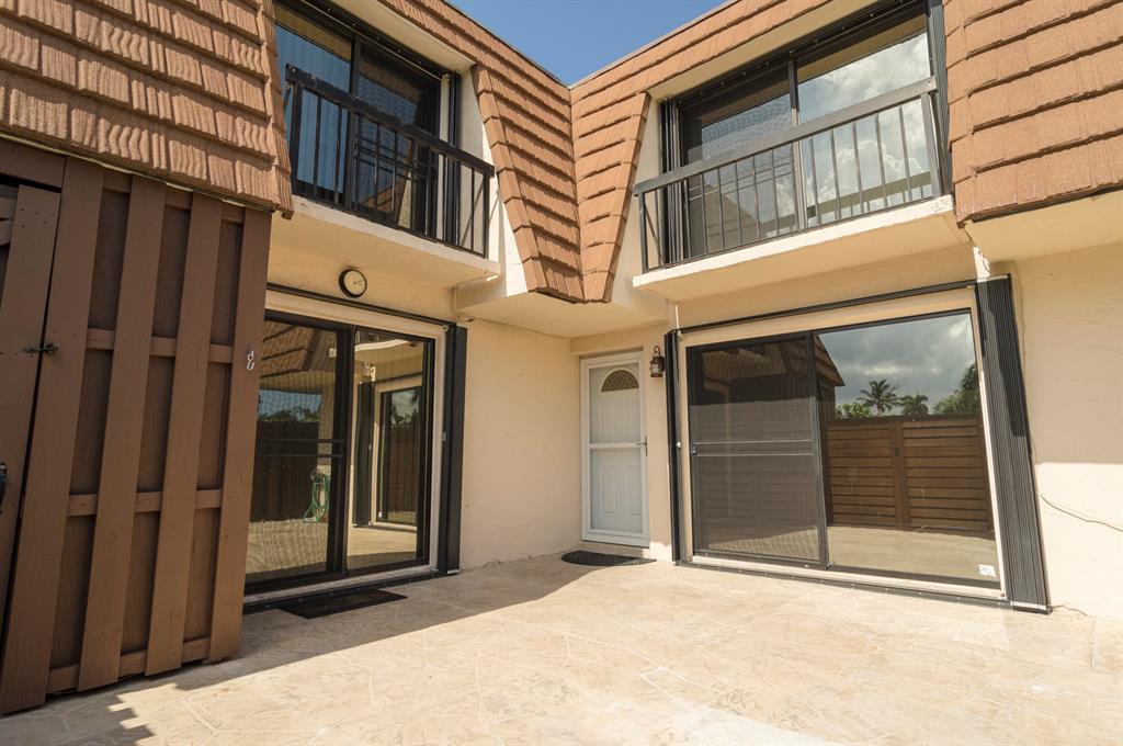 825 Center Street Unit: 10b