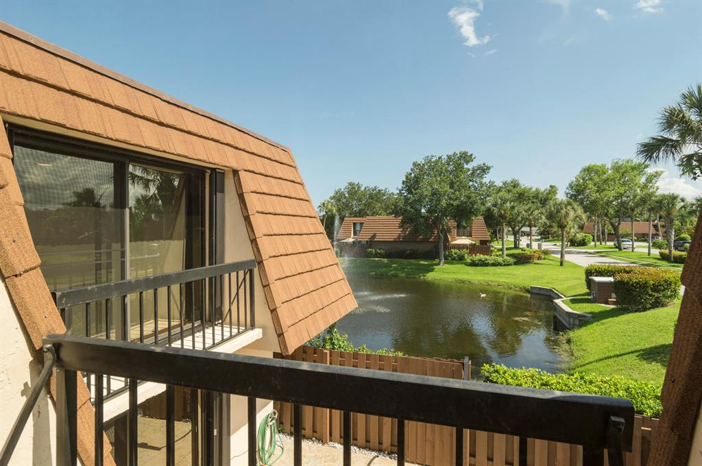 825 Center Street Unit: 10b