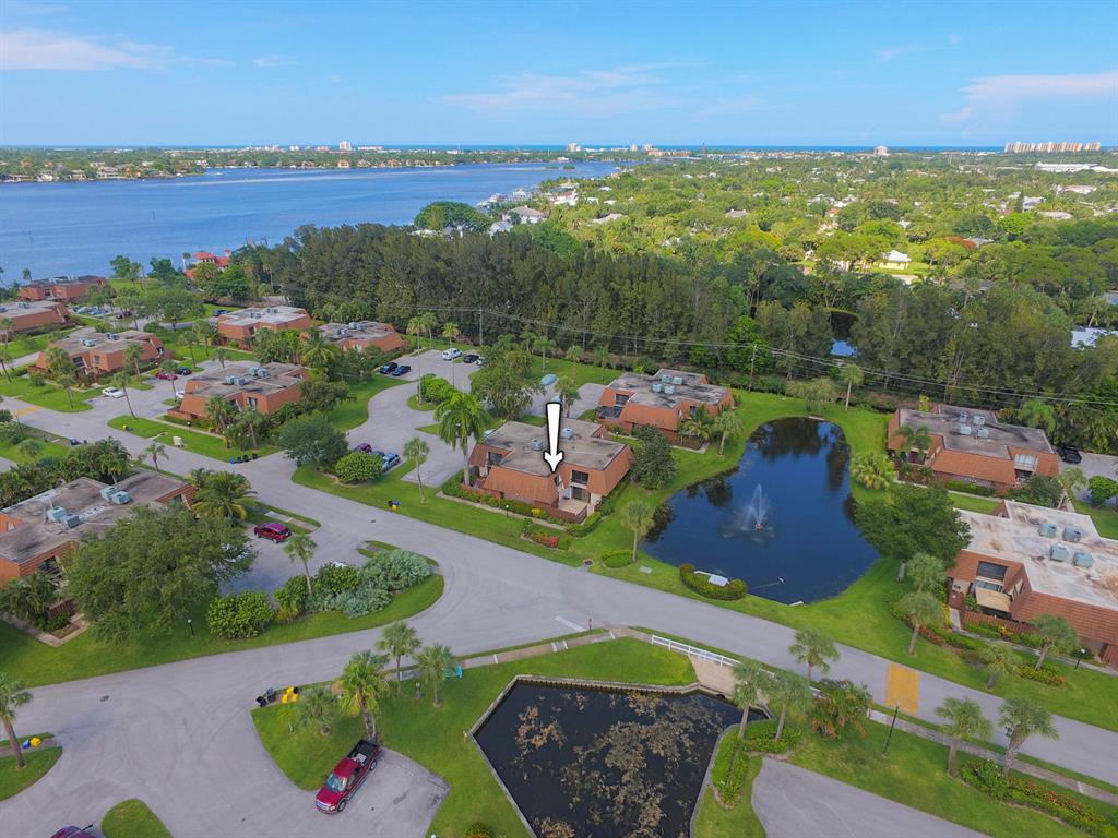 825 Center Street Unit: 10b