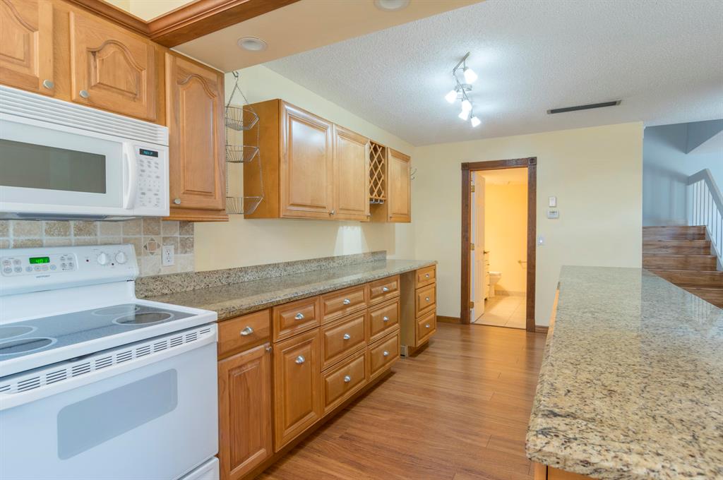 825 Center Street Unit: 10b