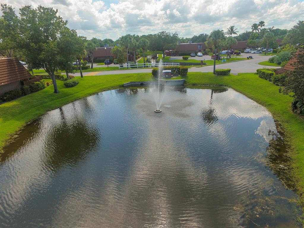 825 Center Street Unit: 10b