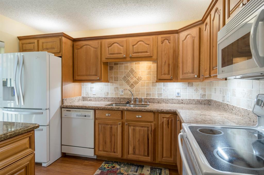 825 Center Street Unit: 10b