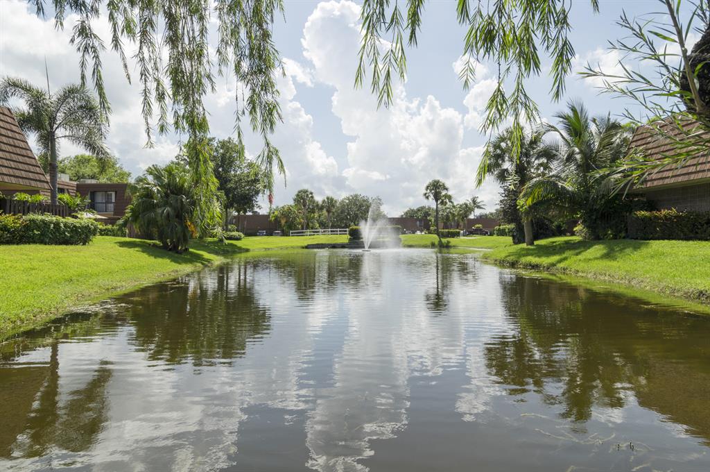 825 Center Street Unit: 10b