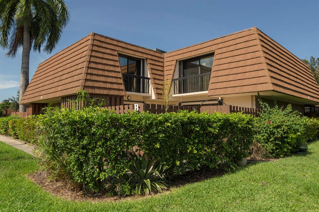 825 Center Street Unit: 10b