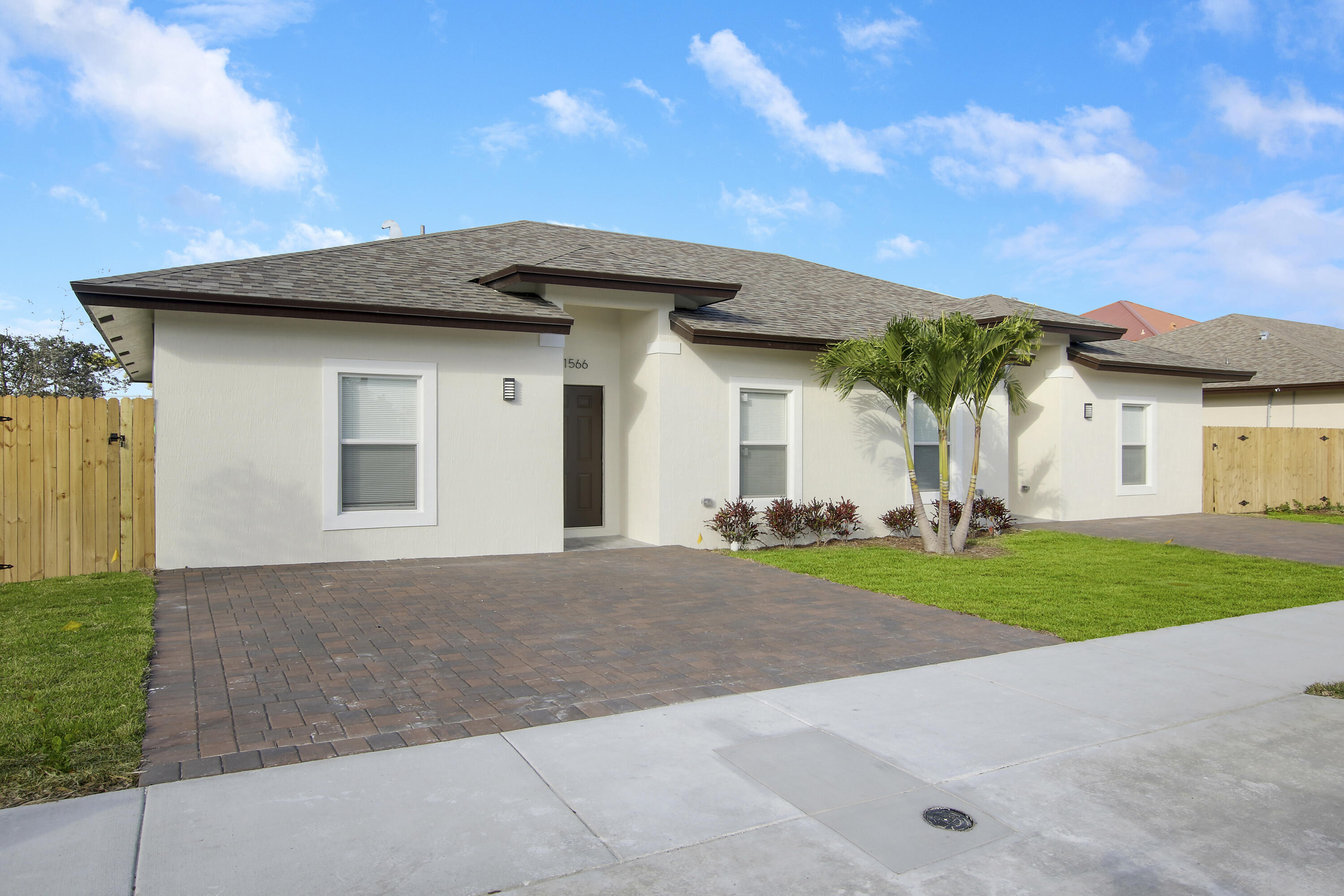 1554-1558 W 26th Court